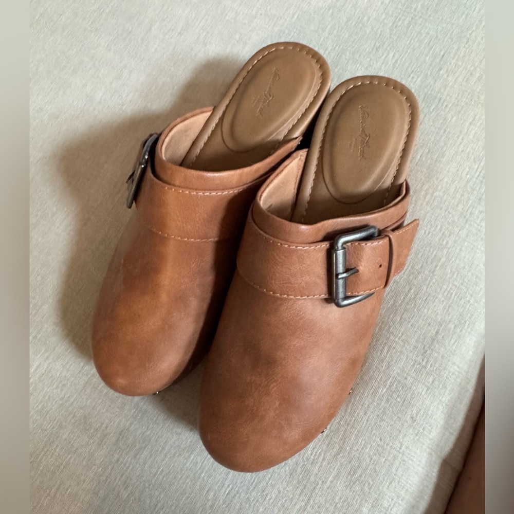 Universal Thread Clogs - Size: 10 - Picture 4 of 5